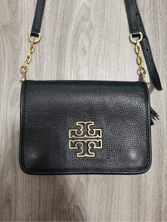 Tory Burch Handbags - Tory Burch Black Pebbled Leather Crossbody with Gold Logo